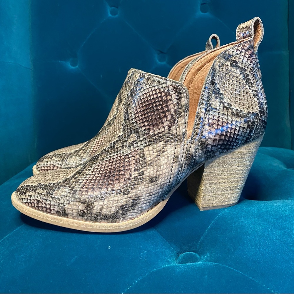 Jeffrey Campbell Taupe Snake Western bootie - Picture 4 of 15